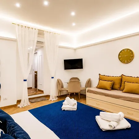 Mina Centro Storico 4 Guests شقة